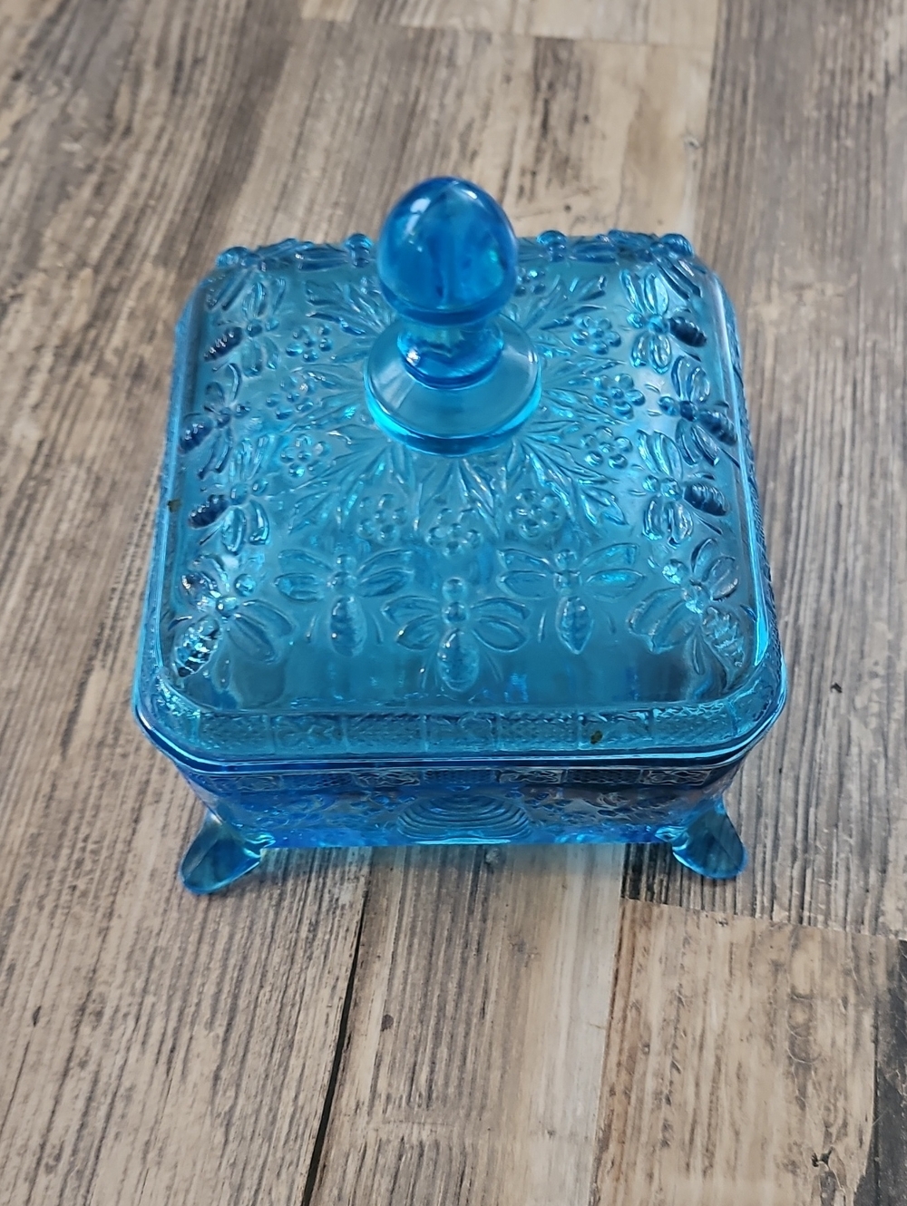 Indiana Glass Honey Bee Box With 2 Chips